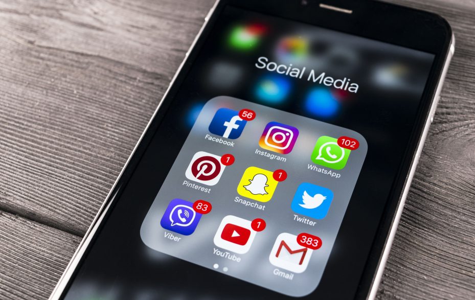 Mídias sociais no celular, essencial ao Marketing Digital para dentistas