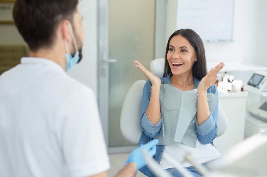Dentista com paciente que não fez o cancelamento de consultas